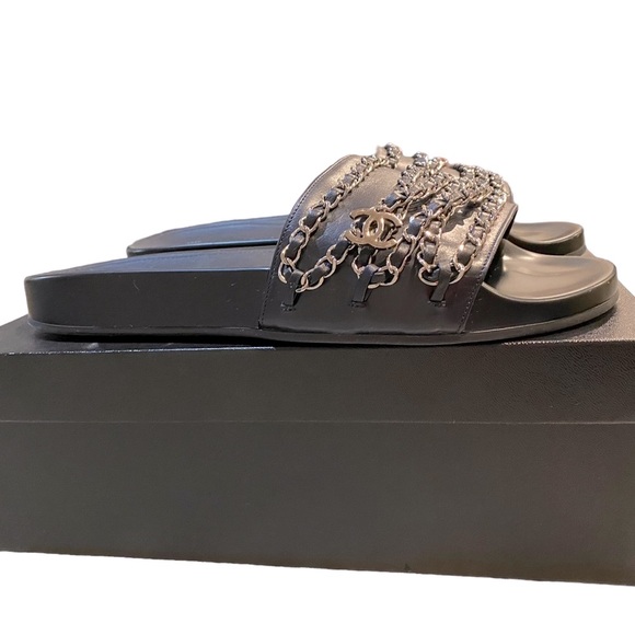 Chanel slip on flat chain sandals - Picture 4 of 8
